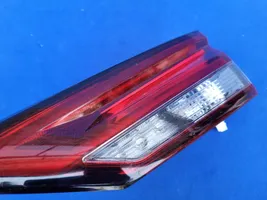 Nissan Qashqai J12 Luci posteriori del portellone del bagagliaio 2268D02F