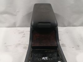 Mercedes-Benz E W210 Bracciolo E9300411