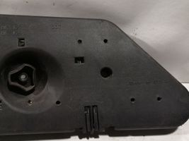 BMW Z3 E36 Aizmugures spuldzes vāka turētājs 63218389859