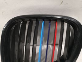 BMW Z3 E36 Etupuskurin ylempi jäähdytinsäleikkö 