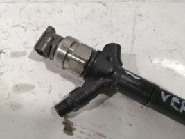 Toyota Corolla Verso AR10 Injecteur de carburant 236700R020