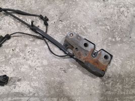 Volkswagen PASSAT B7 Engine bonnet/hood lock/catch 