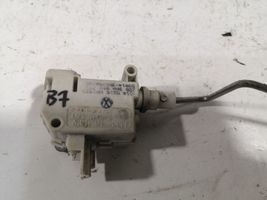 Volkswagen PASSAT B7 Fuel tank cap lock motor 3AA810773