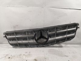 Mercedes-Benz C W204 Maskownica / Grill / Atrapa górna chłodnicy 2048800023