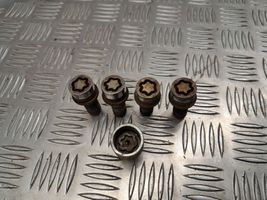 Mercedes-Benz C W204 Dadi antifurto e blocco ruota 