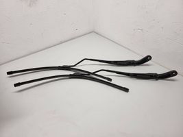 Dodge RAM Windshield/front glass wiper blade 68338925aa