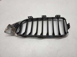 BMW 4 F32 F33 Griglia superiore del radiatore paraurti anteriore 7294818