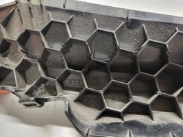 Audi Q2 - Absorber zderzaka przedniego 81A880755A