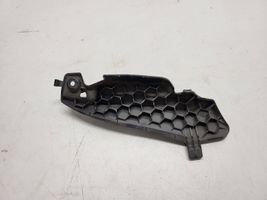 Audi Q2 - Putoplastas priekinio bamperio 81A880755A