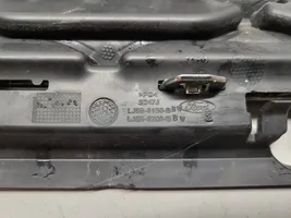 Ford Escape IV Grille calandre supérieure de pare-chocs avant LJ6B8200BBW