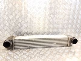 BMW 5 E39 Chłodnica powietrza doładowującego / Intercooler 2247359