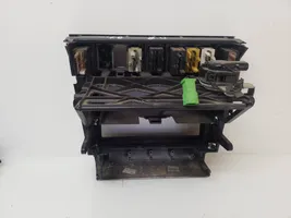 Audi A8 S8 D2 4D Verkleidung Radio / Navigation 290296