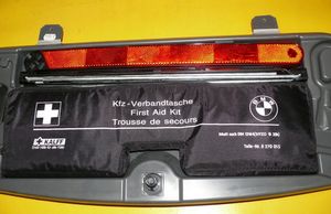 BMW 7 E65 E66 Staffa supporto del triangolo d’emergenza 71116752543