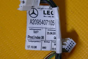 Mercedes-Benz CLK A209 C209 Faisceau de câblage de porte avant A2095405306