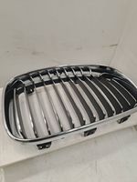 BMW 1 E81 E87 Maskownica / Grill / Atrapa górna chłodnicy 7179656