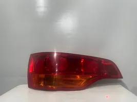 Audi Q7 4L Lampy tylnej klapy bagażnika 4L0945093