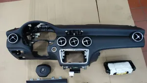 Mercedes-Benz A W176 Zestaw poduszek powietrznych z panelem A1768600302