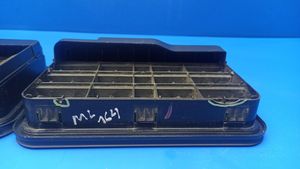 Mercedes-Benz ML W164 Quarter panel pressure vent A1648300442