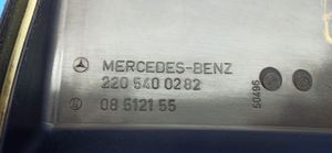 Mercedes-Benz S W220 Couvercle de boîte à fusibles 2208172620