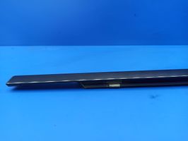 Mercedes-Benz E W211 Rivestimento modanatura del vetro della portiera posteriore A2117350565