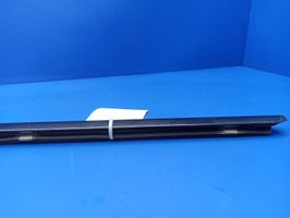 Mercedes-Benz E W211 Rivestimento modanatura del vetro della portiera anteriore A2117250565