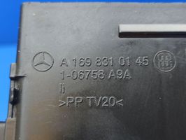 Mercedes-Benz B W245 Rivestimento pannello inferiore del cruscotto A1698310145