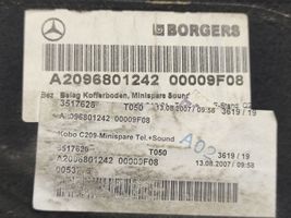Mercedes-Benz CLK A209 C209 Tavaratilan pohjan tekstiilimatto A2096801242