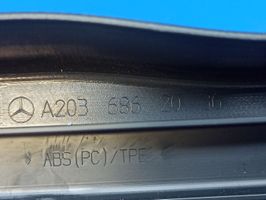 Mercedes-Benz C W203 Etuoven kynnyksen suojalista A2036862036