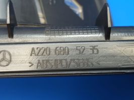 Mercedes-Benz S W220 Sivuhelman takalista A2206805235