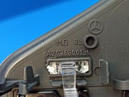 Mercedes-Benz E C207 W207 Radion/GPS-laitteen pääyksikön kehys A2076800136