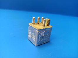 Mercedes-Benz 380 560SEC C126 Other relay 0015420219