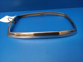 Mercedes-Benz COMPAKT W115 Rivestimento sotto il faro/fanale 100710