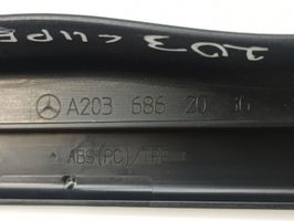 Mercedes-Benz C W203 Copertura del rivestimento del sottoporta anteriore A2036862036