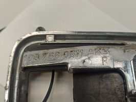 Mercedes-Benz COMPAKT W115 Copertura per maniglia portiera anteriore 1087660611