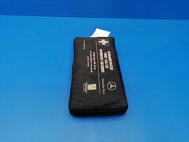 Mercedes-Benz C W203 Trousse de premiers secours A2038600050