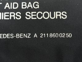 Mercedes-Benz CLS C219 Trousse de premiers secours A2118600250