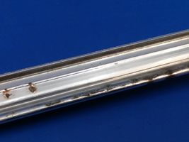 Mercedes-Benz E W123 Rivestimento modanatura del vetro della portiera anteriore W123