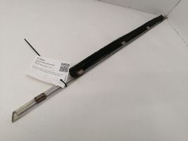 Mercedes-Benz E W123 Rivestimento modanatura del vetro della portiera anteriore W123