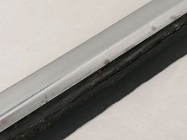 Mercedes-Benz E W123 Rivestimento modanatura del vetro della portiera anteriore W123