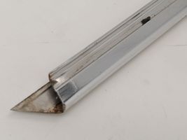 Mercedes-Benz E W123 Rivestimento modanatura del vetro della portiera anteriore W123