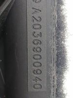 Mercedes-Benz C W203 Tavaratilan/takakontin alempi sivuverhoilu A2036900940