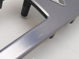 Mercedes-Benz C W203 Rivestimento del vano portaoggetti del cruscotto 