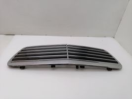 Mercedes-Benz CLK A208 C208 Grille de calandre avant 2088800085