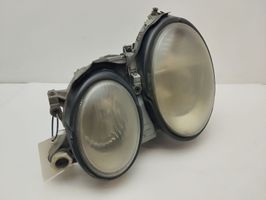 Mercedes-Benz CLK A208 C208 Lampa przednia 00745701