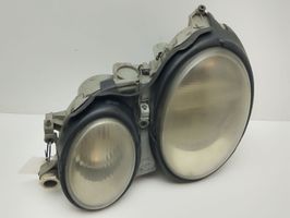 Mercedes-Benz CLK A208 C208 Lampa przednia 00745701