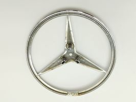 Mercedes-Benz C W203 Logo, emblème de fabricant 