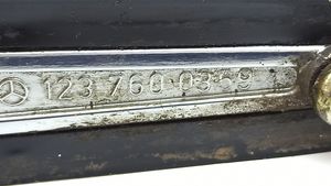 Mercedes-Benz E W123 Klamka zewnętrzna drzwi tylnych 1237600359