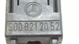 Mercedes-Benz E W123 Kiti jungtukai/ rankenėlės/ perjungėjai 0008212052