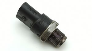 Mercedes-Benz E W211 Sensor de presión de combustible 0281002504