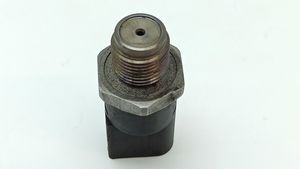 Mercedes-Benz E W211 Sensor de presión de combustible 0281002504